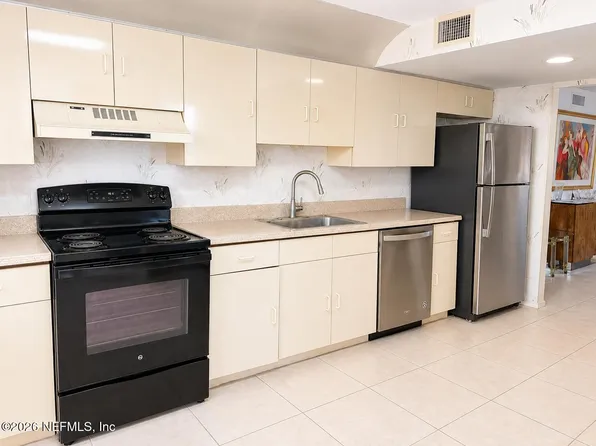 4770 FOUNTAINS DRIVE S #302, Lake Worth, FL 33467