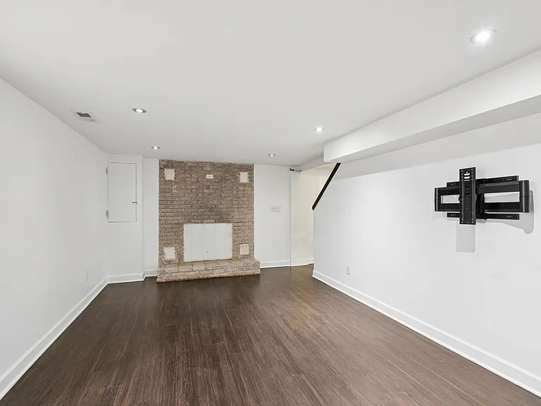 589 Highcrest Dr — Photo 19