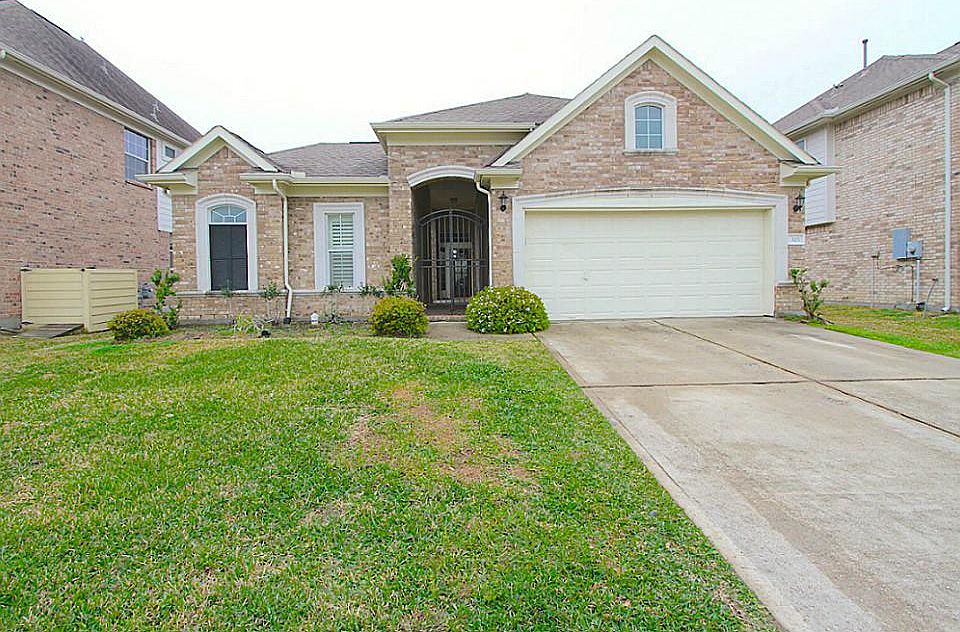 1st image of 325 Holly Branch Ln