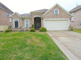 325 Holly Branch Ln, Kemah, TX 77565