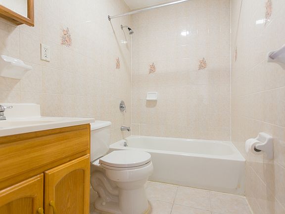 5th image of 1348 Dekalb Ave #3