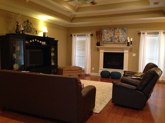 4th image of 4009 Edgewater Dr