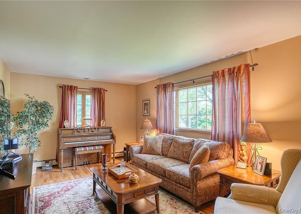 1st image of 8 Roberts Drive