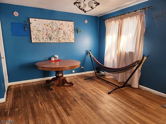 3rd image of 743 Boyd Rd