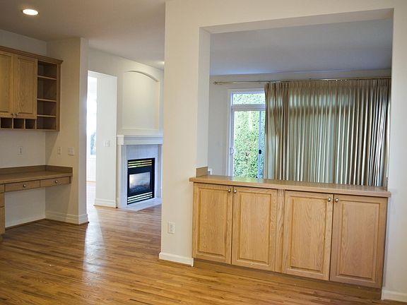 Breakfast nook and study desk
