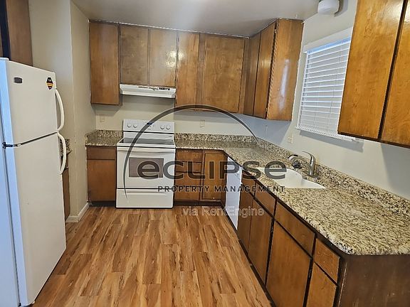 5th image of 2644 Clark St