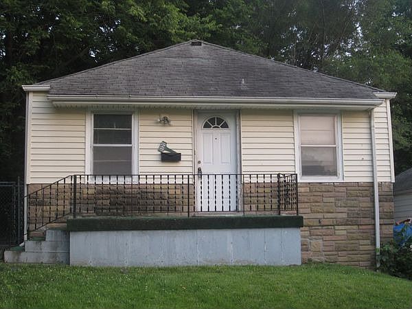 1st image of 1121 Oakland Ave