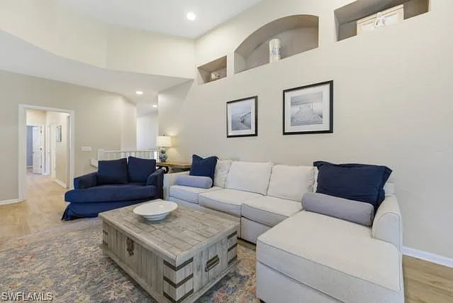3 bed, 2.0 bath, 2040 sqft, $8,000 — Photo 4