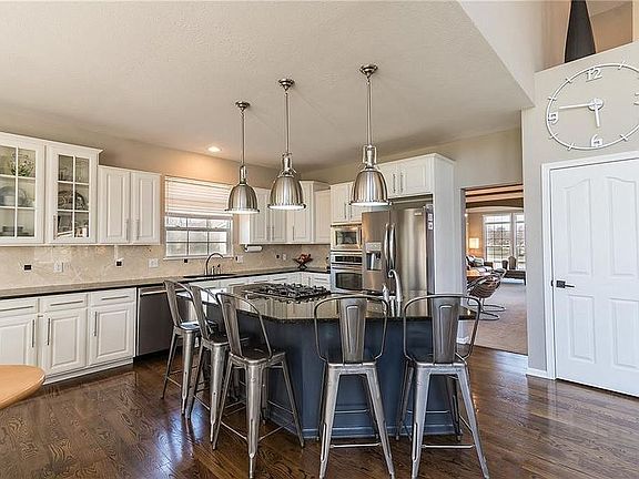 3rd image of 9462 Lister Ln