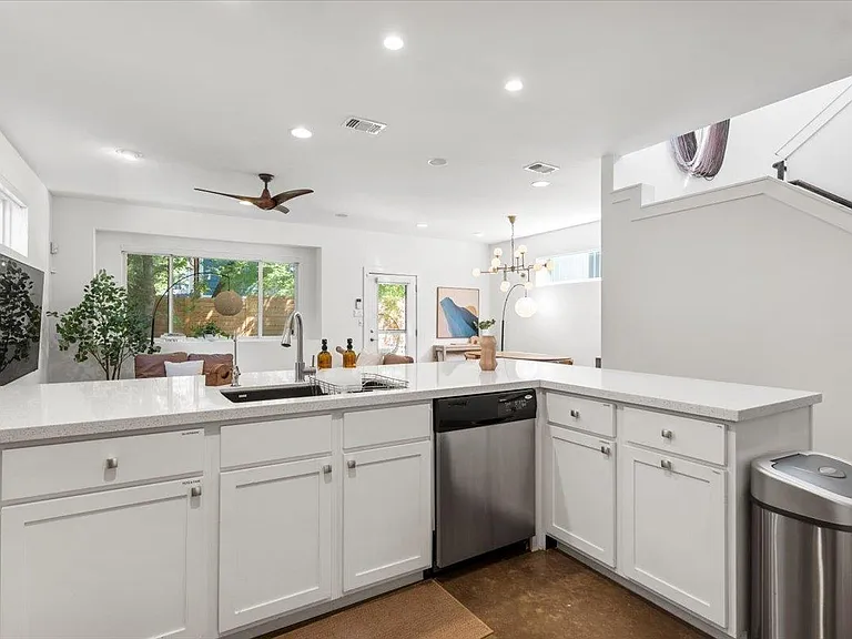 3505 Villa Ct #10 — Photo 4