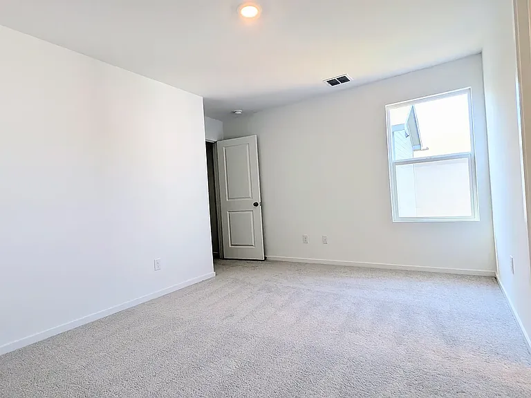 3305 NW 149th St — Photo 15