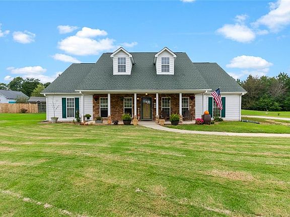 2nd image of 33 Apple Wood Ln