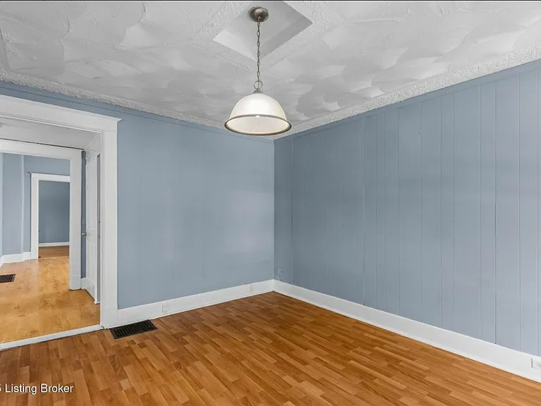 2220 W Oak St — Photo 9