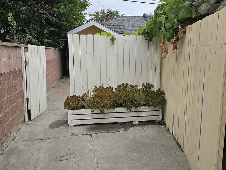 2529 W Flower Ave #A — Photo 1