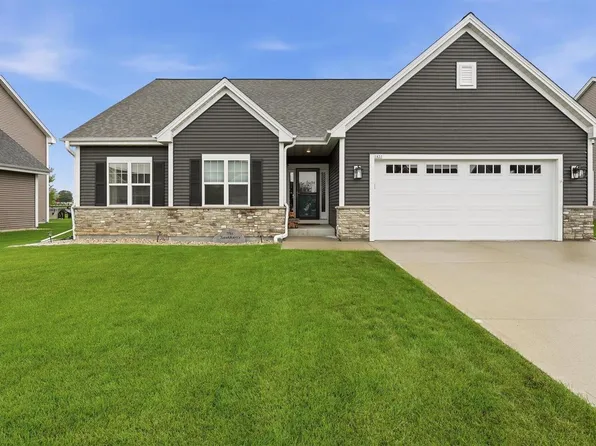 1431 Rosewood PASS, Oconomowoc, WI 53066