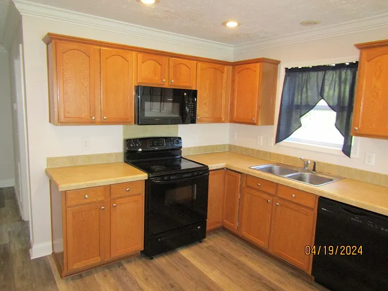 2130-HWY 111th — Photo 13