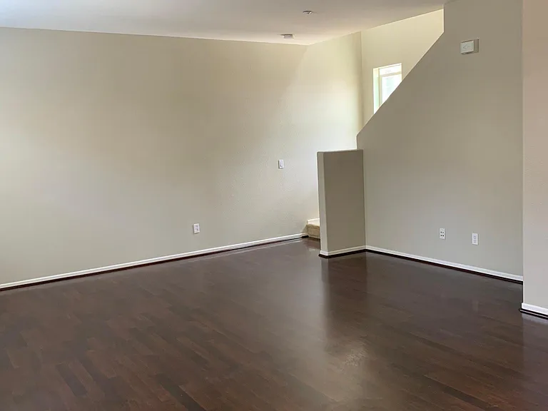 16956 Laurel Hill Ln — Photo 5