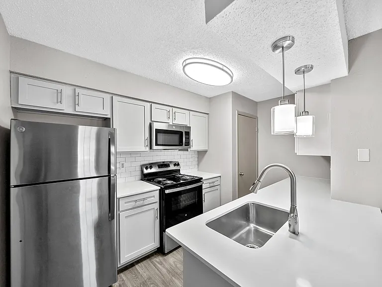 Trinity Apartments — Photo 27