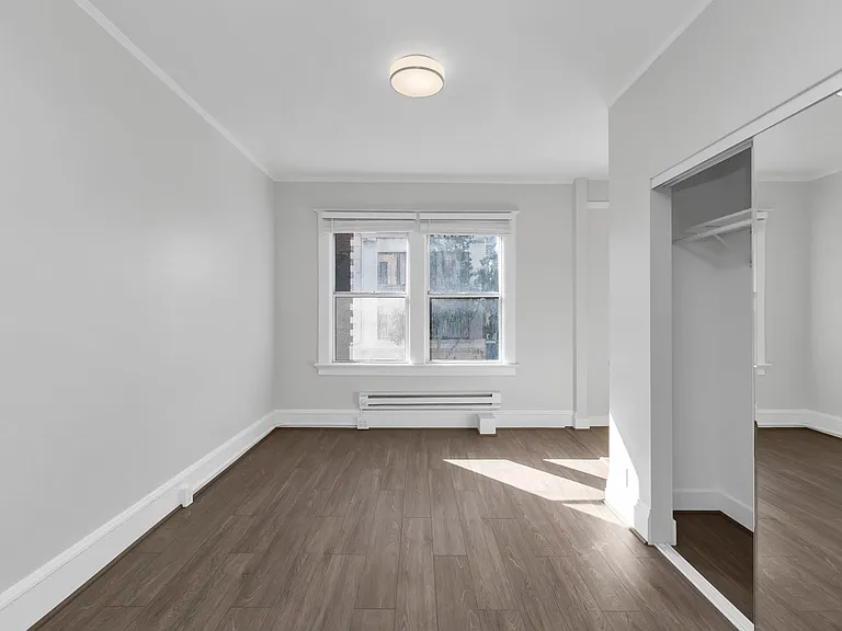 1030 Larkin — Photo 2