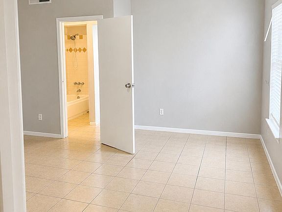 5th image of 1305 E San Antonio Ave #B