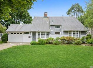 69 Mockingbird Ln, Levittown, NY 11756