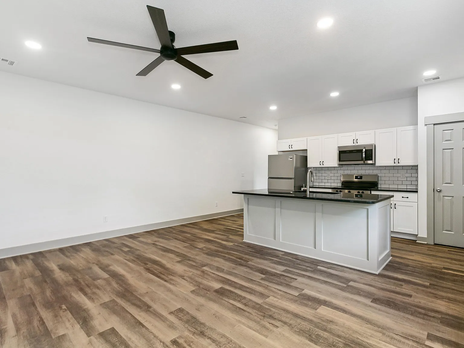 3 bed, 1100 sqft, $1,375 — Photo 2