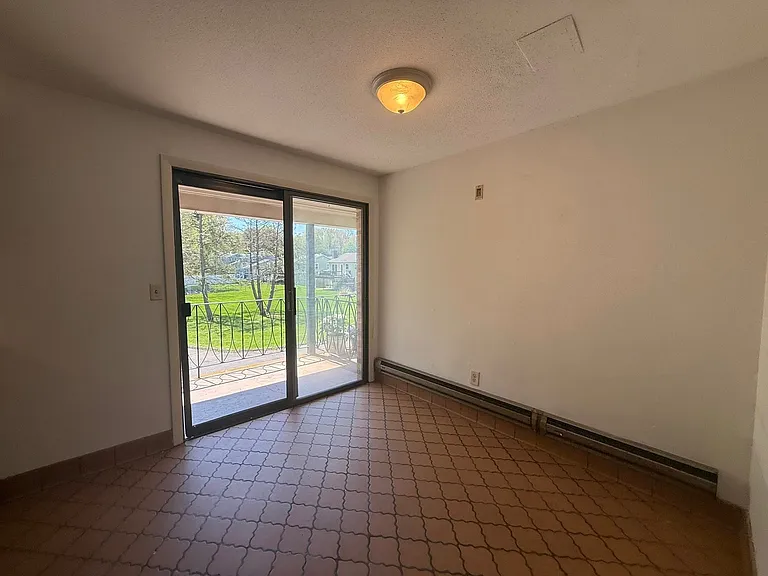 666 Middle Tpke E — Photo 9