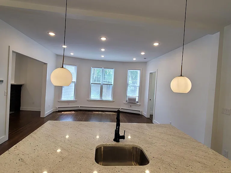 682 Whitney Ave #1 — Photo 9
