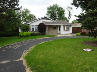 1S586 Marshall Rd, Oakbrook Terrace, IL 60181