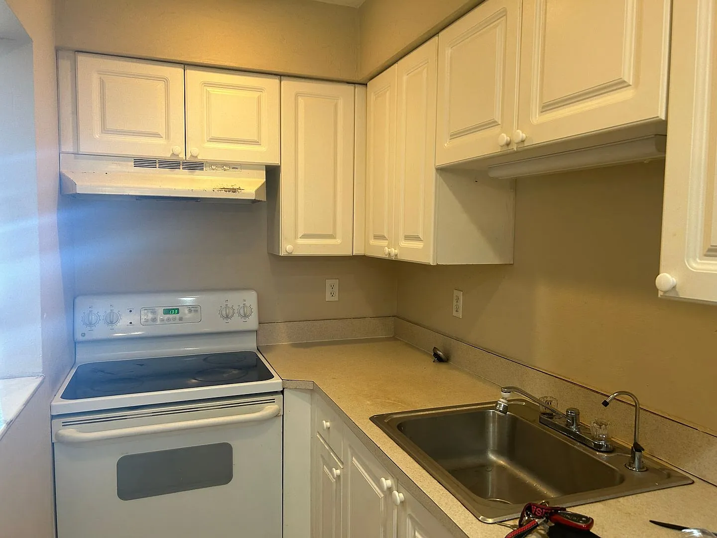 All tile 1/1 close to Cape Coral Pkwy — Photo 3