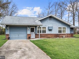 19 Pine Ave, Hammonton, NJ 08037