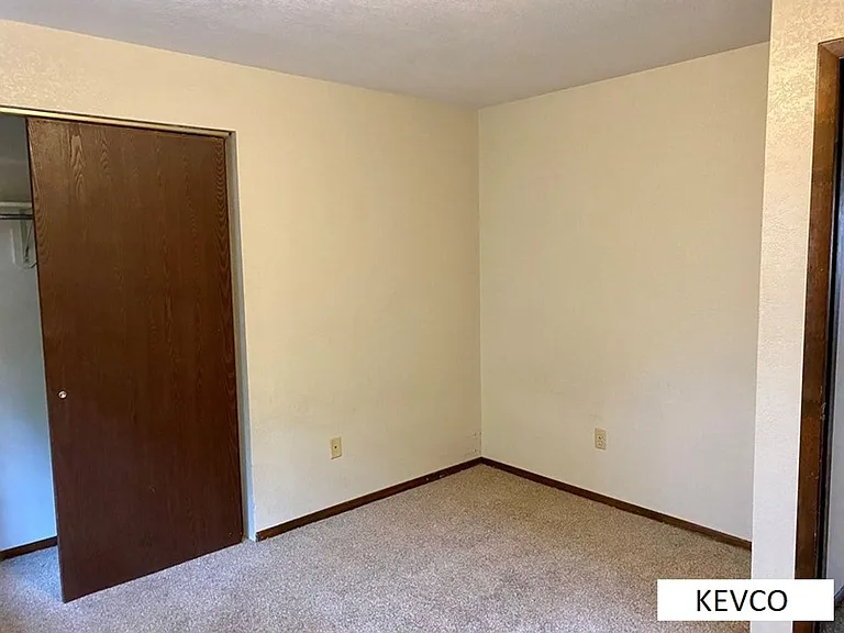 620-622 Endicott St — Photo 15