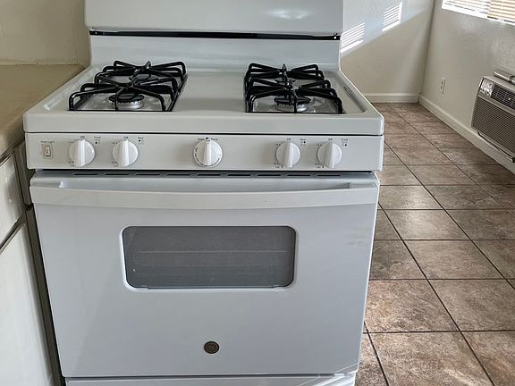 4th image of 938 N A St Unit B