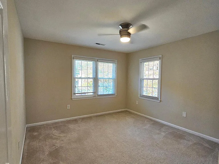 6413 Four Oaks Ln — Photo 30