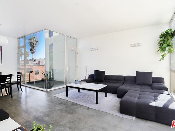 2nd image of 1121 Abbot Kinney Blvd #7