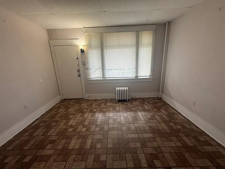 123 N Meade St — Photo 3