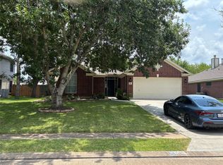 115 Papaya St, Lake Jackson, TX 77566
