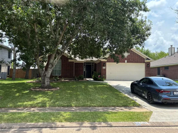 115 Papaya St, Lake Jackson, TX 77566