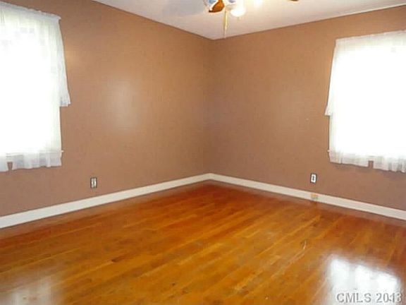 3rd image of 4013 Windwood Dr