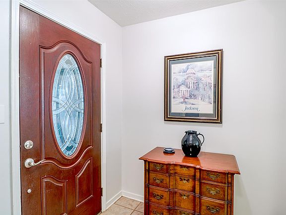 5th image of 102 Dogwood Hill Dr