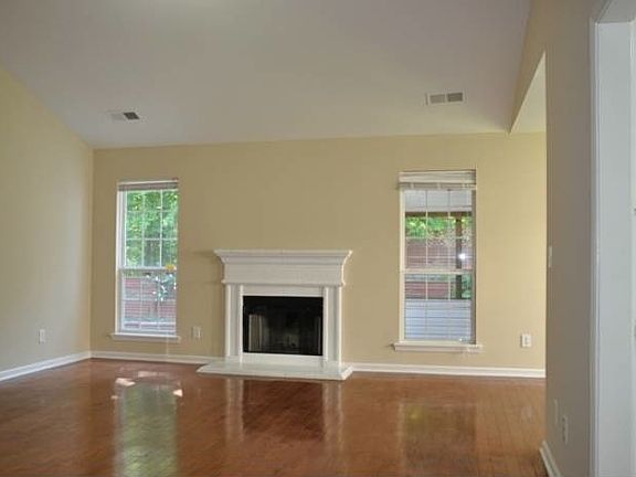 living rm vaulted ceiling