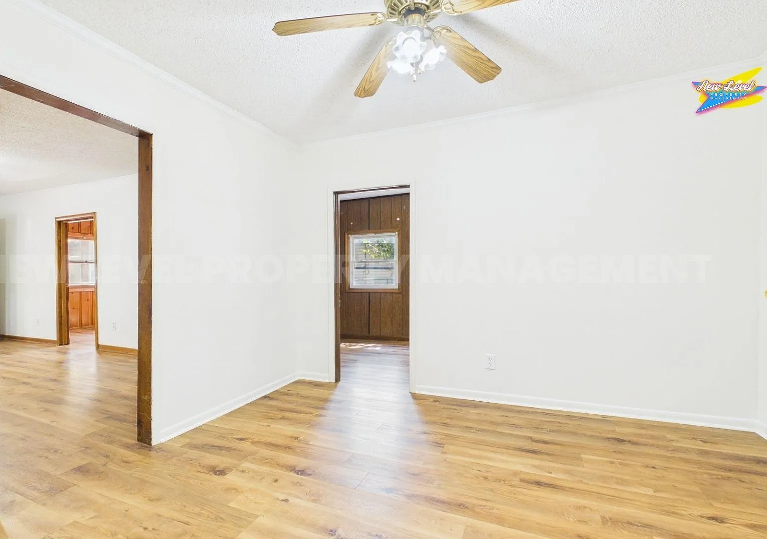 323 N Elizabeth St — Photo 4