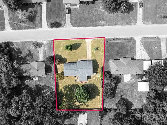 3rd image of 5426 Oakcrest Rd