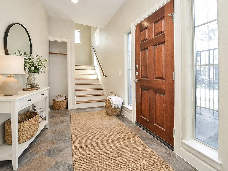 222 Knox St #F — Photo 4