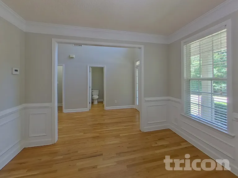 111 Beaverbrook Ln — Photo 3