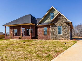 2851 Sagegrass Dr, Louisville, TN 37777