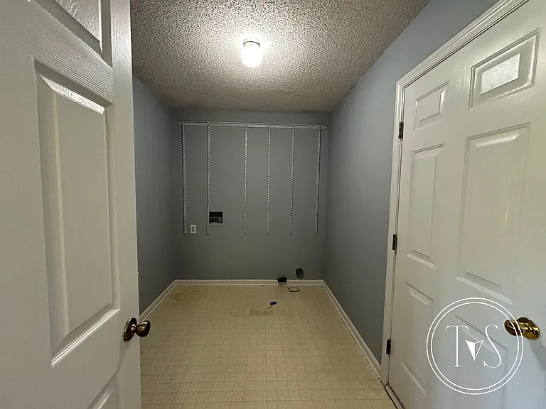 1012 Farr Ct — Photo 6