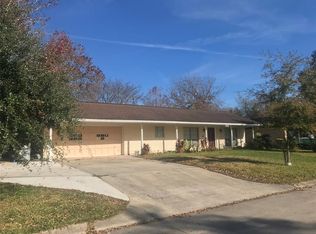 602 Scenic Dr, Baytown, TX 77521