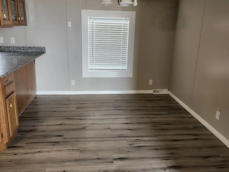 9010 Bowen Ln — Photo 5