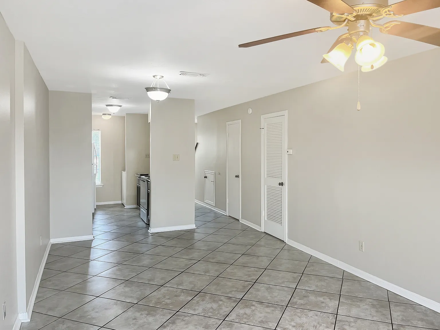 Woodsman Drive 1811 (A,B,C,D) - C — Photo 4
